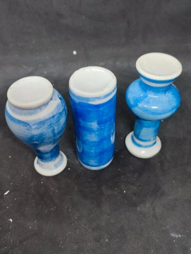lot 3 petits vases chinois à decor floral en porcelaine en bon etat