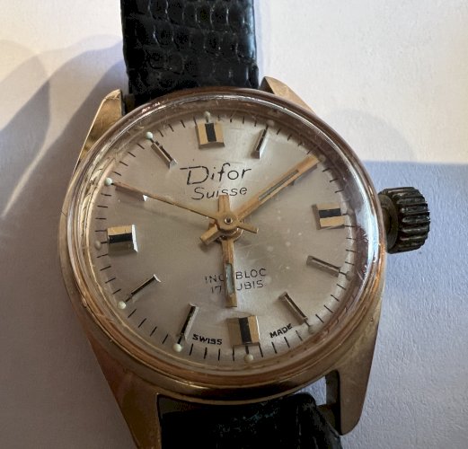 Lot 4 montres vintage mécaniques – Dufor Suisse, Fingerhut, Anigo, Enya