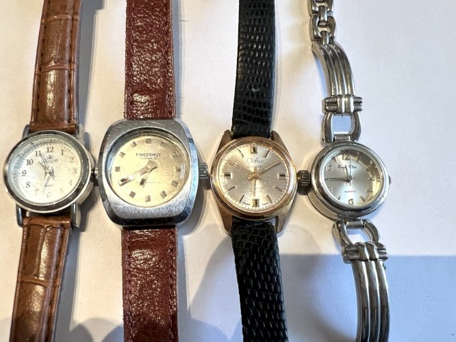 Lot 4 montres vintage mécaniques – Dufor Suisse, Fingerhut, Anigo, Enya