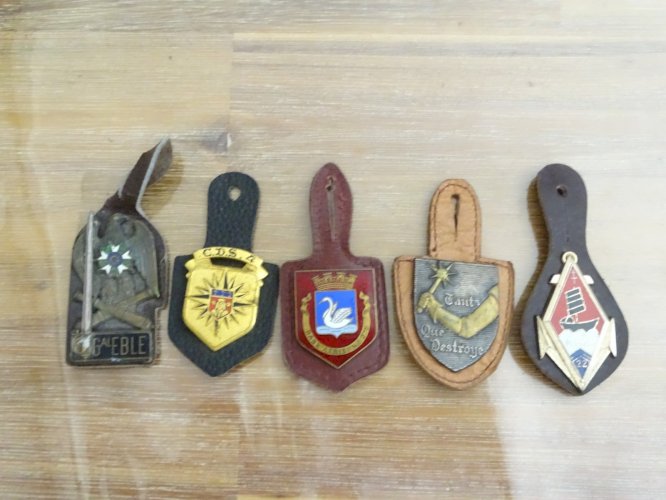 -LOT  5 INSIGNES PUCELLES GENERAL ELBE CHASSEURS D'AFRIQUE GRANDES UNITES etc  D