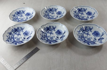 Lot of 6 antique bowls, Blue Onion pattern / porcelain Czechoslovakia / Czech