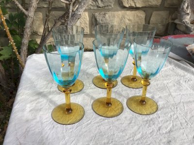 Lot 6 ANCIENS VERRES eau/vin  GEORGES SAND bleu et ambre Ht 17 CM