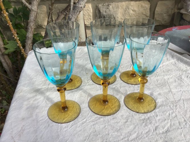 Lot 6 ANCIENS VERRES eau/vin  GEORGES SAND bleu et ambre Ht 17 CM