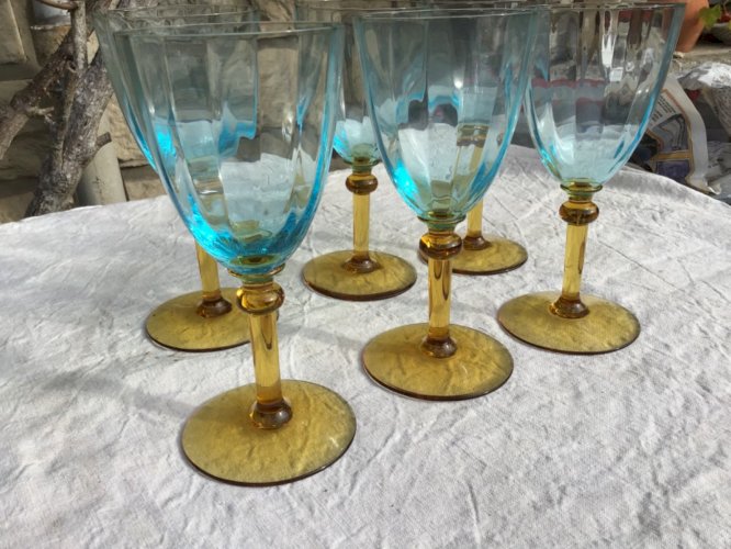 Lot 6 ANCIENS VERRES eau/vin  GEORGES SAND bleu et ambre Ht 17 CM