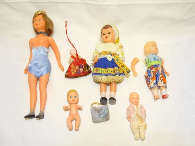 -LOT 6 PETITES POUPEES ANCIENNES DONT 1 BEBE MATTEL de 1973 COLLECTION JOUETS  D