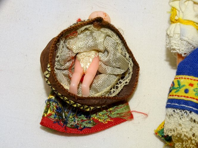 -LOT 6 PETITES POUPEES ANCIENNES DONT 1 BEBE MATTEL de 1973 COLLECTION JOUETS  D