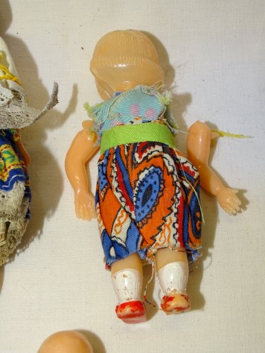 -LOT 6 PETITES POUPEES ANCIENNES DONT 1 BEBE MATTEL de 1973 COLLECTION JOUETS  D