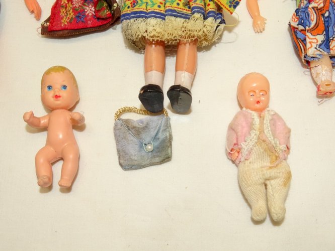 -LOT 6 PETITES POUPEES ANCIENNES DONT 1 BEBE MATTEL de 1973 COLLECTION JOUETS  D