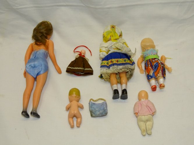 -LOT 6 PETITES POUPEES ANCIENNES DONT 1 BEBE MATTEL de 1973 COLLECTION JOUETS  D