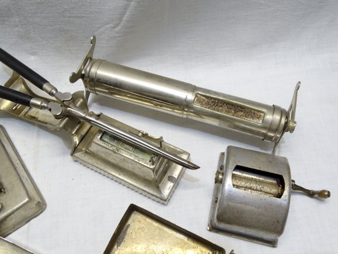 -LOT 7 DE RECHAUDS A ALCOOL DE BARBIER OU COIFFEUR + AIGUISEUR COLLECTION