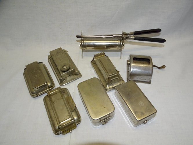 -LOT 7 DE RECHAUDS A ALCOOL DE BARBIER OU COIFFEUR + AIGUISEUR COLLECTION