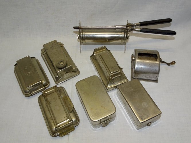 -LOT 7 DE RECHAUDS A ALCOOL DE BARBIER OU COIFFEUR + AIGUISEUR COLLECTION
