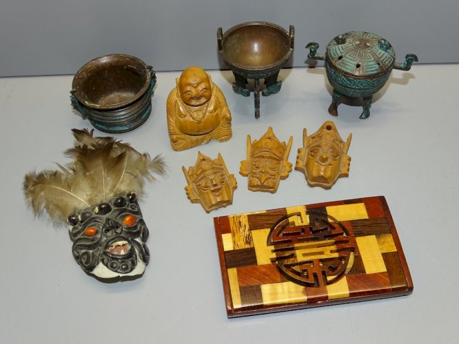 -LOT 9 OBJETS SOUVENIRS DE VOYAGE DIFFERENTS PAYS D'ASIE DIFFERENTES MATIERES  D