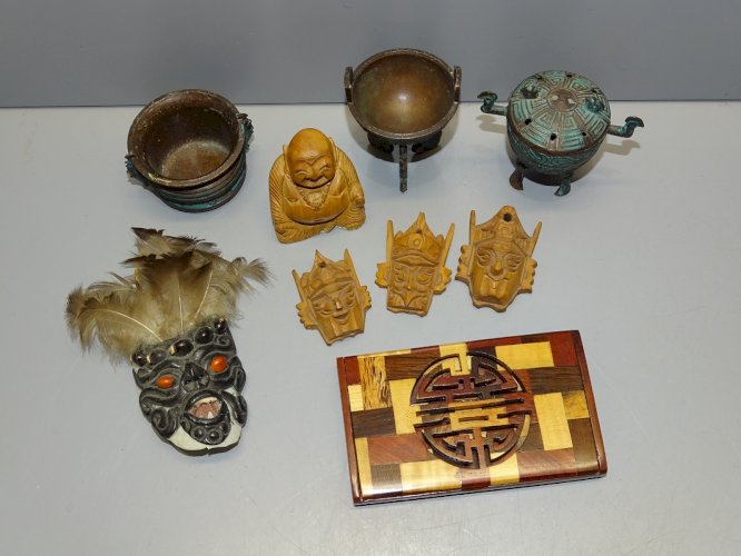 -LOT 9 OBJETS SOUVENIRS DE VOYAGE DIFFERENTS PAYS D'ASIE DIFFERENTES MATIERES  D