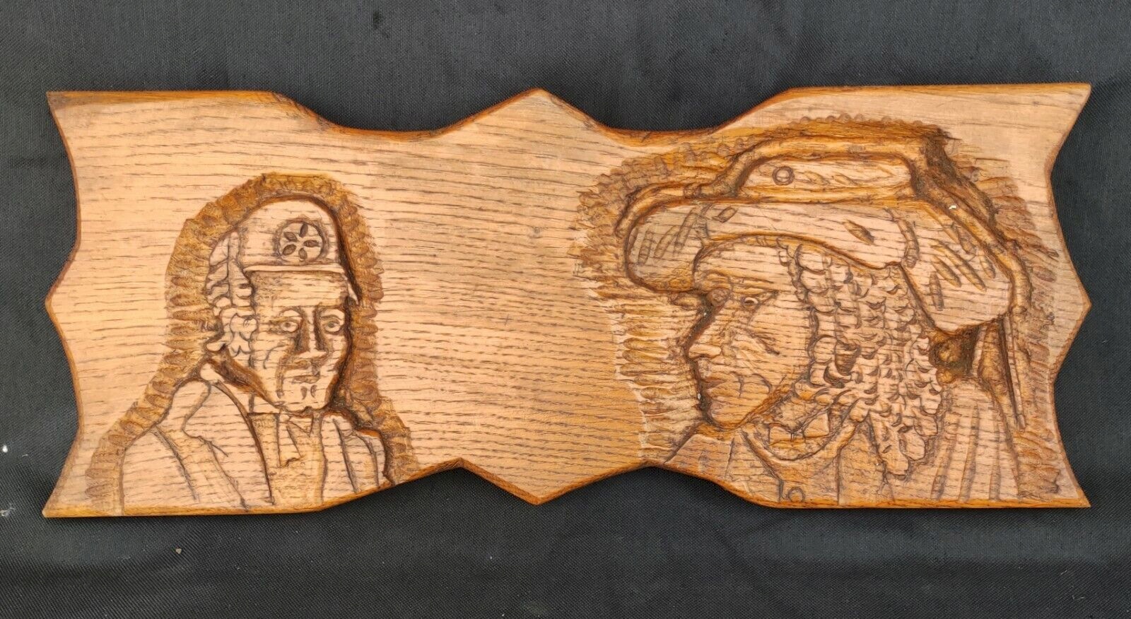 Petit Coffret En Bois Sculpté Breton - Art Populaire Et Artisanat Traditionnel