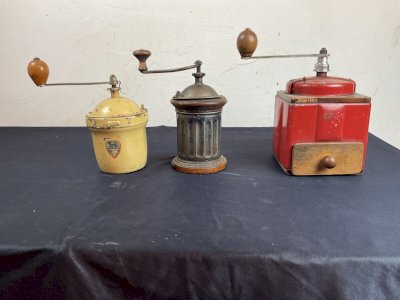 Lot d Ancien  Moulin A Café Peugeot ou autre acier et bois