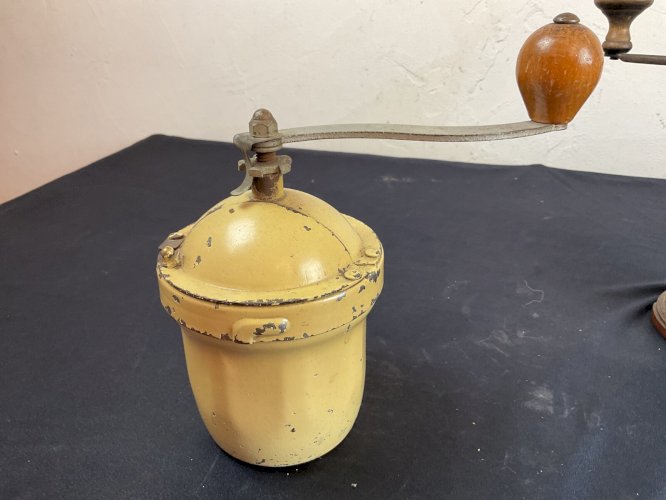 Lot d Ancien  Moulin A Café Peugeot ou autre acier et bois