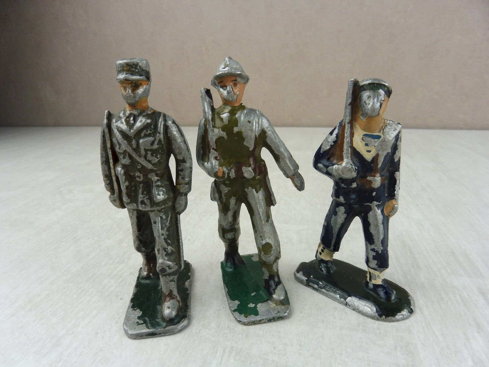 Lot De 45 Figurines Soldats Quiralu En Aluminium – Anciennes – À Repeindre – Occasion