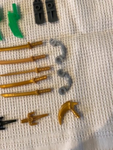 Lot d armes et d accessoires Lego