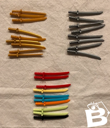 Lot d épées Lego argentées/dorées/colorées