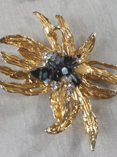 Lot d'anciennes broches / boucle de ceinture, en métal doré, Franklab Paris