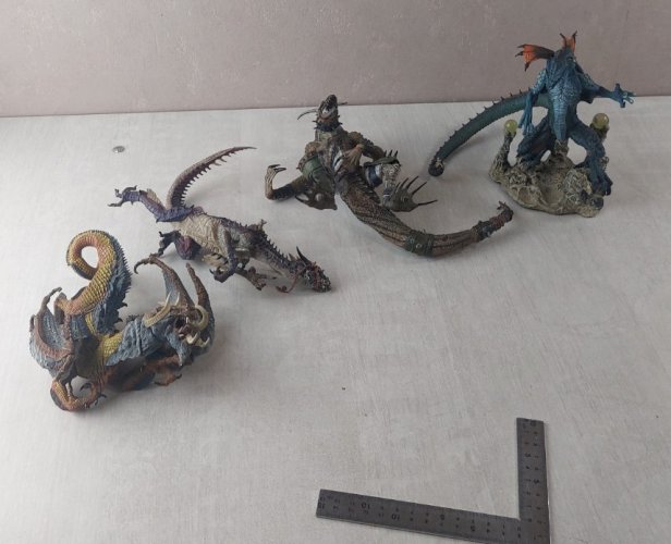 Lot d'anciennes figurines, dragons McFarlane, TMP