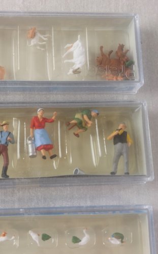 Lot d'anciennes figurines, pour maquette train HO, Preiser 10044 14162 14167