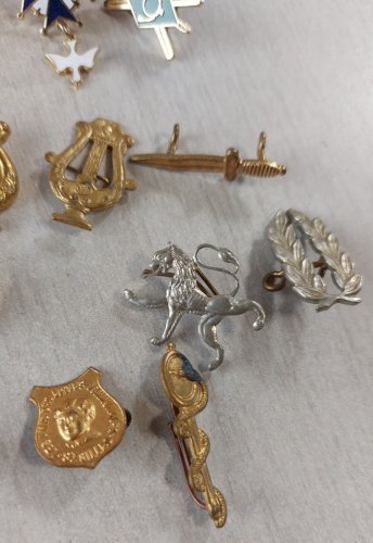 Lot d'anciennes insignes, divers ^