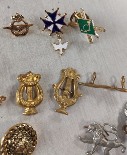 Lot d'anciennes insignes, divers ^