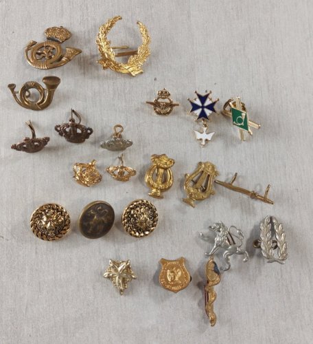 Lot d'anciennes insignes, divers ^