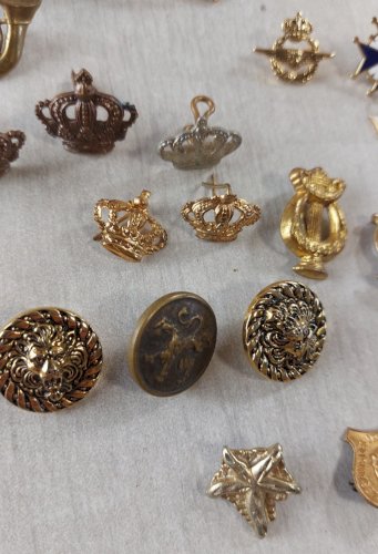 Lot d'anciennes insignes, divers ^
