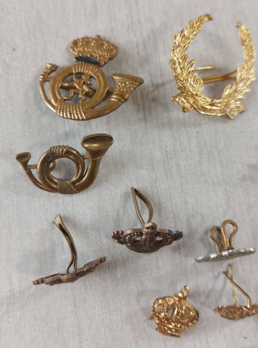 Lot d'anciennes insignes, divers ^