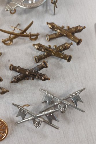 Lot d'anciennes insignes, divers ^