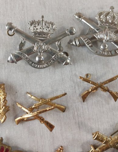 Lot d'anciennes insignes, divers ^