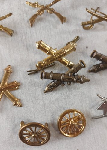 Lot d'anciennes insignes, divers ^