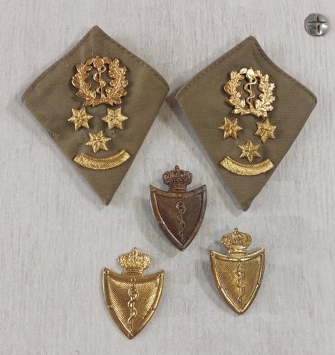 Lot danciennes insignes, Service de santé, Belgique ^