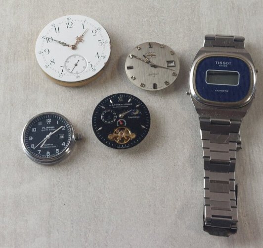 Lot d'anciennes montres, pour pièces
