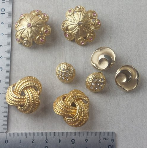 Lot danciennes paires de boucles doreilles clip, en métal doré, vintage