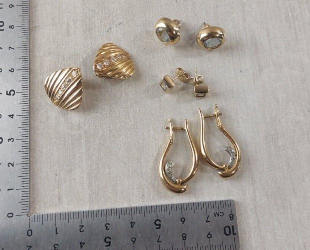 Lot d'anciennes paires de boucles d'oreilles, en métal doré, vintage