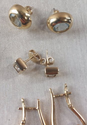 Lot d'anciennes paires de boucles d'oreilles, en métal doré, vintage