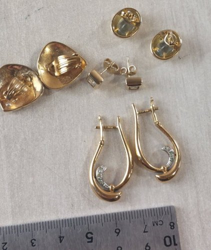 Lot d'anciennes paires de boucles d'oreilles, en métal doré, vintage
