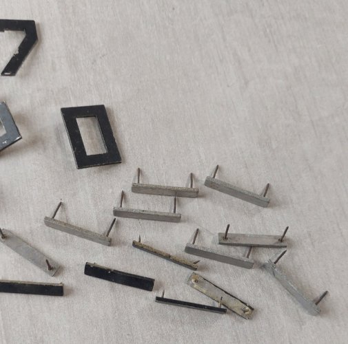 Lot danciennes plaques / chiffres + contours, pour horloge