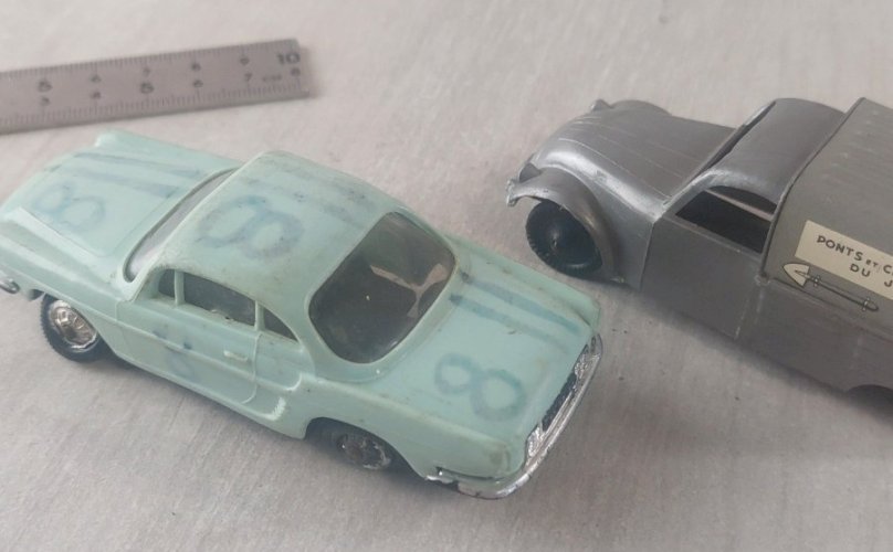 Lot danciennes voitures en plastique, Norev + Sesame ^