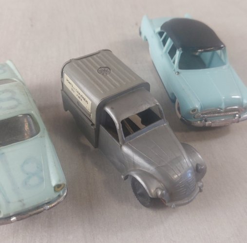 Lot danciennes voitures en plastique, Norev + Sesame ^