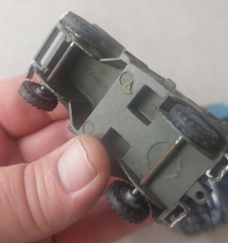 Lot danciennes voitures en tôle, Frégate, Gévarm, Dinky Toys ^