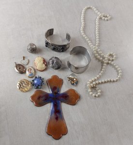 Lot of antique jewelry / drawer find, bracelets, pendants, vintage
