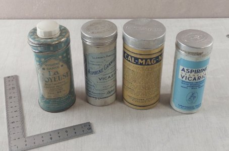 Lot danciens flacons / boîte de pharmacie, publicitaire, en tôle ^