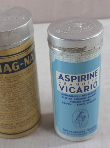 Lot danciens flacons / boîte de pharmacie, publicitaire, en tôle ^