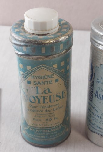 Lot danciens flacons / boîte de pharmacie, publicitaire, en tôle ^