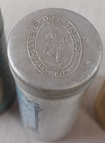 Lot danciens flacons / boîte de pharmacie, publicitaire, en tôle ^